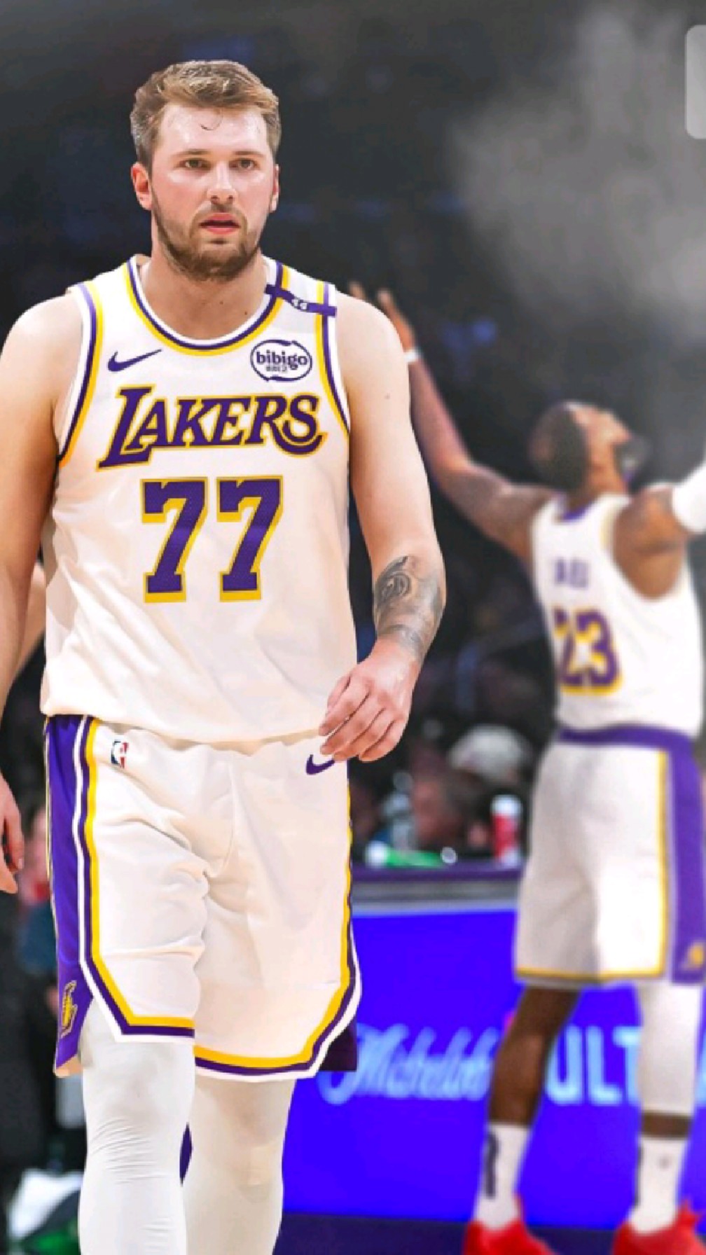 AYX-东契奇回归赛场,惊险取胜首场状态亮眼,湖人观众沸腾!的简单介绍