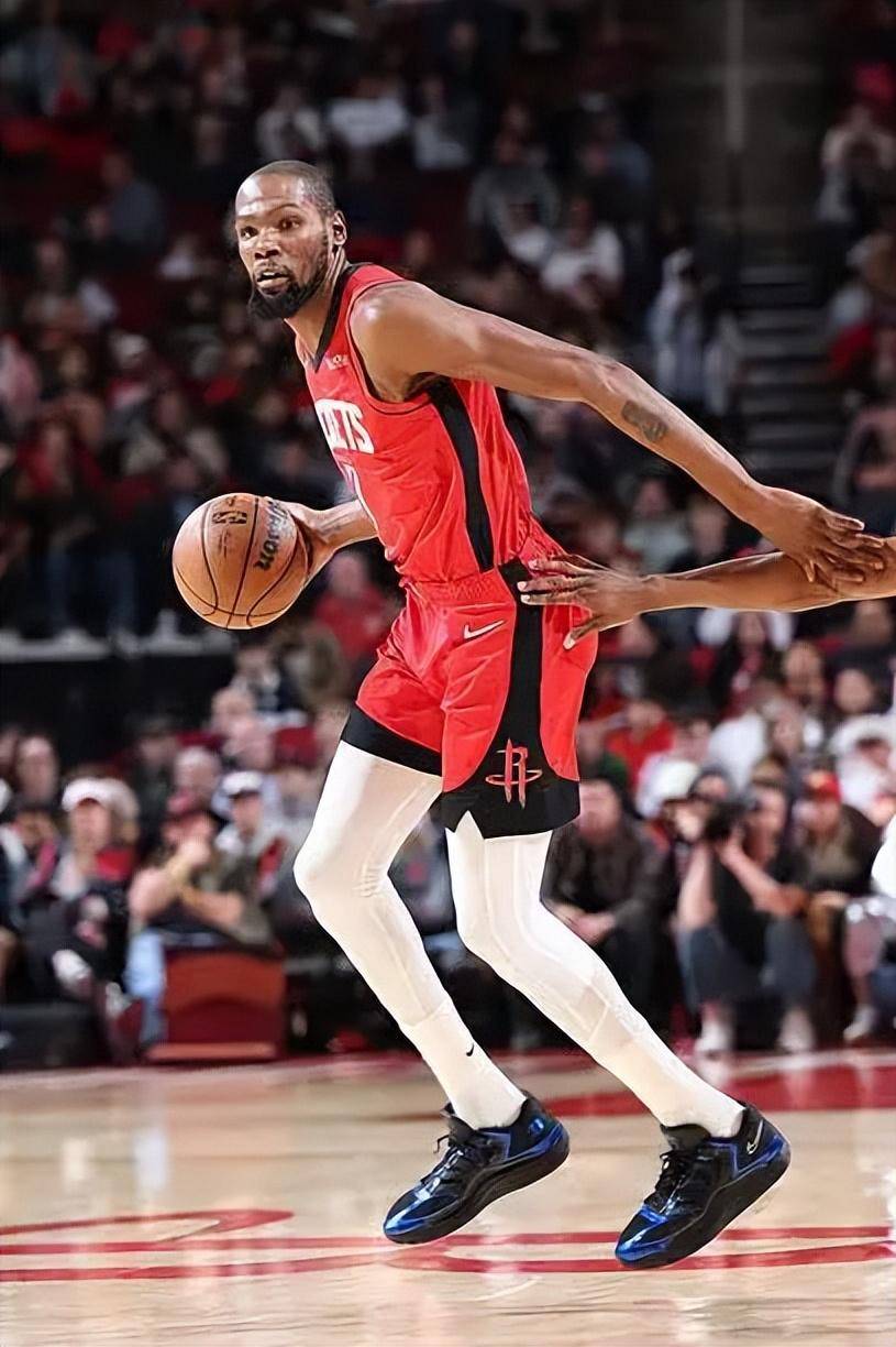 爱游戏-杜兰特回归赛场,关键助攻首场状态亮眼,热火观众沸腾!的简单介绍