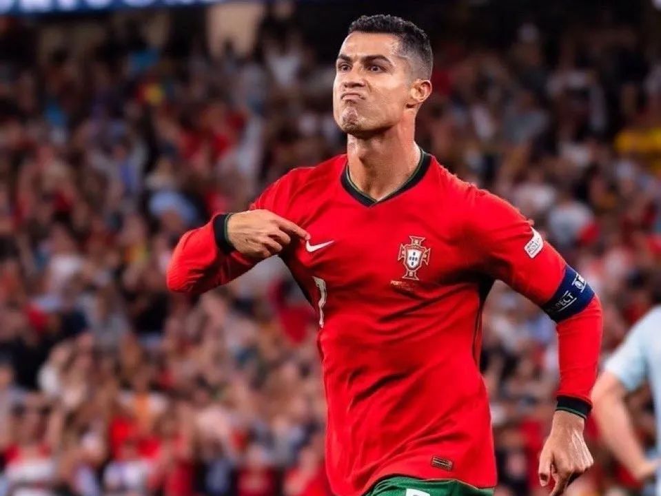 爱游戏体育-C罗在瑞士队比赛中精彩发挥，赛况扑朔迷离引发热议！的简单介绍