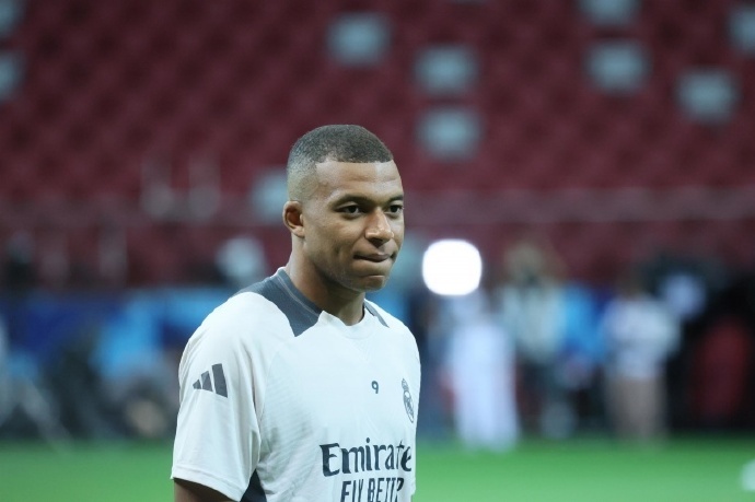 AYX-包含姆巴佩在利物浦比赛中挺进下一轮，回归赛场引发热议！的词条